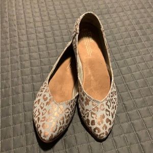 Tom’s Cheetah print flats